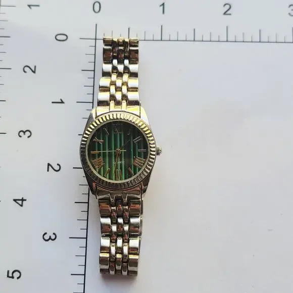 Vintage Watches Green Dial Gold Tone Bracelet Roman Numeral Quartz Watch - Picture 10 of 16